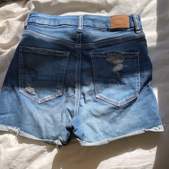 High rise curvy medium wash shorts - Picture 3 of 3